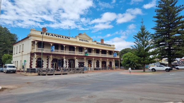 Cowel - Franklin Hotel
