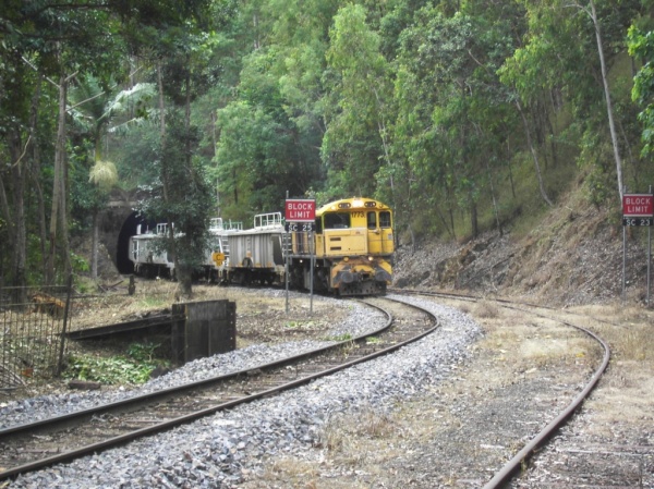 Stonet_Creek_walk_x5.jpg